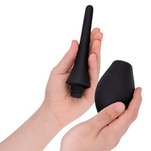 Duș anal ADDICTED TOYS Travel Cleaner Model 3, capacitate 160 ml, compact și ușor de folosit, din silicon moale, negru