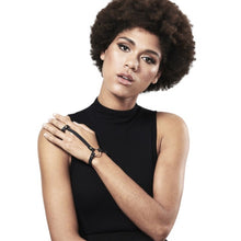 Brățară cu inel BIJOUX INDISCRETS Maze Bracelet, ham pentru mână din piele ecologică, culoare negru, mărime ajustabilă