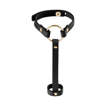 Brățară cu inel BIJOUX INDISCRETS Maze Bracelet, ham pentru mână din piele ecologică, culoare negru, mărime ajustabilă