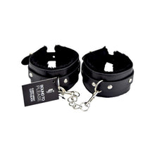 Catuse erotice Bound to Please - Plush Wrist Cuffs, din piele cu puf pentru o purtare conforabila, Neagra