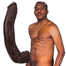 Dildo realist DOC JOHNSON Ultraskyn Signature Cocks - Dredd, bază cu ventuză pentru fixare, 34 cm, culoarea maro