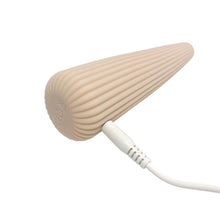 Vibrator DREAMTOYS Nude Zina, în formă de con, cu striații verticale, 10 funcții de vibrație, lungime 12.5 cm, crem