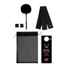 Kit DREAMTOYS Sex Room Raunchy Kit, set 6 produse, pentru stimularea prostatei, cu vibrator, puf de gâdilat, zaruri și mască