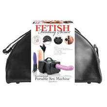 Mașină de sex FETISH FANTASY SERIES Portable Sex Machine, set compact cu 2 dildo-uri, 1 vibrator, puf de gâdilat și geantă
