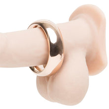 Inel pentru penis FIFTY SHADES FREED I want you now, din oțel rigid, rezistent la apă, culoare auriu