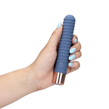 Vibrator LOVELINE Ribbed Mini Vibrator, cu striații pentru stimulare versatilă, 10 funcții de vibrație, lungime 14.1 cm, albastru