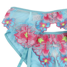 Lenjerie sexy 3 piese SUBBLIME, Sutien + Chilot + Portjartier, model cu plasă și design floral, culoare albastru cu roz, mărime S/M, model 954109
