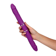 Vibrator dublu TOYZ4LOVERS Elys Cupid Arrow, cu 2 capete pentru jocuri în cuplu, cu telecomandă, 35 cm, mov