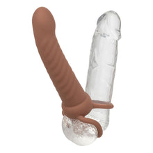 Strap-On CALEXOTICS - MAXX RIBBED, pentru dubla penetrare, 10 functii de vibrare, 15 cm, maro