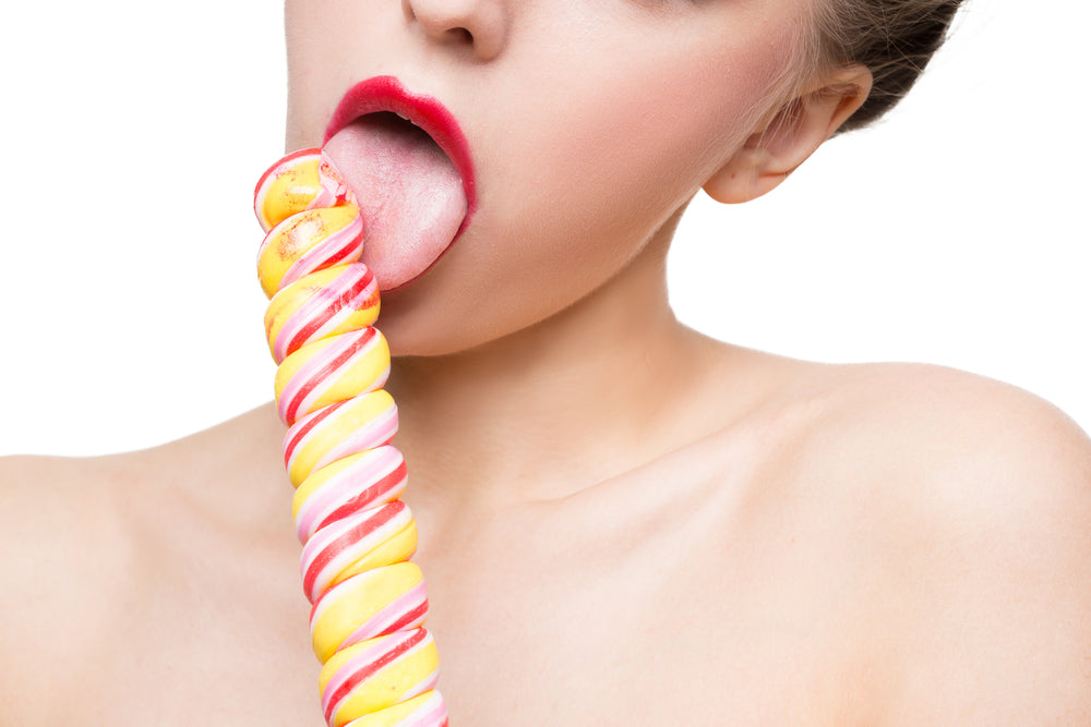 femeie in timp ce linge un popsicle