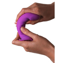 Dildo ADRIEN LASTIC HITSENS 6, din silicon, compatibil cu hamuri strap-on, bază cu ventuză pentru fixare, lungime 13.5 cm, mov