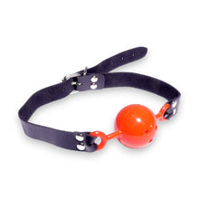Căluș pentru gură B-SERIES Fetish Ball Gag, pentru jocuri erotice BDSM, mărime ajustabilă, din piele ecologică, negru cu roșu