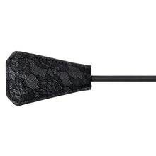 Paletă cu puf de gâdilat B-SERIES Fetish Feather Crop, pentru jocuri erotice BDSM, design cu dantelă, culoare negru