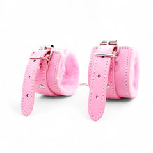 Set 7 accesorii BDSM B-SERIES Hidden Desire Chest, cu cătușe, zgardă, căluș, frânghie, bici și mască de ochi, culoare roz