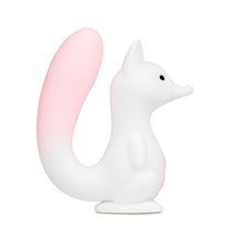 Stimulator clitoris B-SERIES Squirrel Smart Tail, în formă de veveriță, control prin aplicație, 7 funcții de vibrație, 7 tipuri de aspirație, încălzire, alb