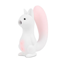 Stimulator clitoris B-SERIES Squirrel Smart Tail, în formă de veveriță, control prin aplicație, 7 funcții de vibrație, 7 tipuri de aspirație, încălzire, alb