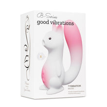 Stimulator clitoris B-SERIES Squirrel Smart Tail, în formă de veveriță, control prin aplicație, 7 funcții de vibrație, 7 tipuri de aspirație, încălzire, alb
