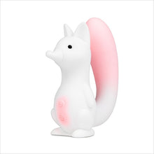 Stimulator clitoris B-SERIES Squirrel Smart Tail, în formă de veveriță, control prin aplicație, 7 funcții de vibrație, 7 tipuri de aspirație, încălzire, alb