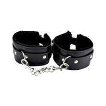 Catuse erotice Bound to Please - Plush Wrist Cuffs, din piele cu puf pentru o purtare conforabila, Neagra