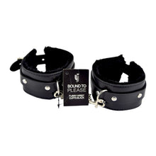 Catuse erotice Bound to Please - Plush Wrist Cuffs, din piele cu puf pentru o purtare conforabila, Neagra