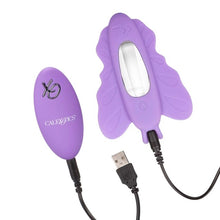 Vibrator CALEXOTICS Venus Butterfly, cu telecomandă, 12 funcții de vibrație, funcție de mișcare pentru stimularea punctului G, mov