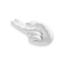Stimulator ENGILY ROSS Flirty Hand, design în formă de mână, 10 funcții de vibrație și de mișcare, funcție de încălzire, rezistent la apă, alb, 16.4 cm