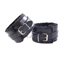 Set 7 accesorii bondage INTOYOU BDSM Line, cu cătușe, zgardă, căluș, bici și mască de ochi, cleme sfârcuri, negru