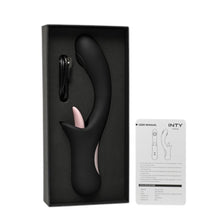 Vibrator cu stimulator INTY TOYS DICE, din silicon moale, cu funcție de simulare sex oral, rezistent la apă IPX6, negru cu roz