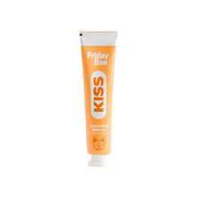 Balsam de buze pentru sex oral IT’S FRIDAY BAE Kiss, cu efect dublu de răcire și încălzire, aromă de cireșe, 15 ml
