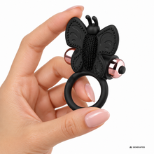 Inel vibrator pentru penis COQUETTE TOYS - Butterfly cock ring, pentru imbunatatirea performantelor sexuale si stimularea clitorisului, din silicon, negru