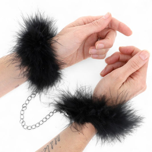 Cătușe cu pene KINK Mini Feather Hand Cuffs, pentru jocuri erotice BDSM, culoare negru cu argintiu (947866)