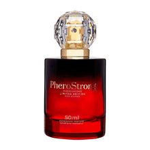 Parfum cu feromoni PHEROSTRONG Limited Edition, pentru femei, cu note de coacăze negre, frezie și vanilie, 50 ml