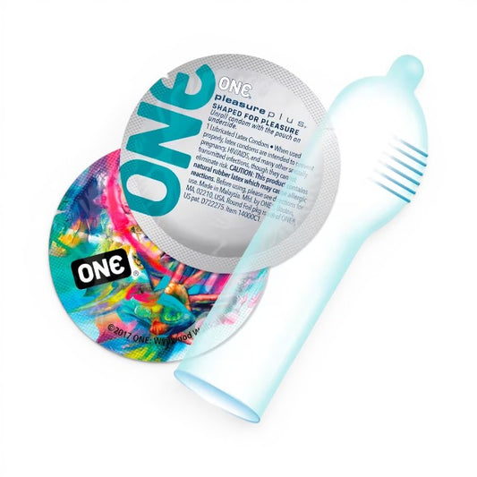 Prezervative ONE Pleasure Plus, din latex Sensatex, lubrifiate, rezistente, cu vârf larg și texturat, diametru 53 mm, 12 buc