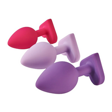Set plug anal DREAMTOYS Triple Heart Love Signal, 3 dopuri de dimensiuni progresive, diametru 3/3.5/4 cm, bază în forma de inimă, multicolore