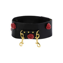 Curea TABOOM Bondage Belt Wild Roses pentru jocuri erotice BDSM, cu trandafiri decorativi, din piele ecologică, negru cu roșu, XS/S/M