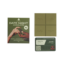 Ciocolată afrodisiacă unisex THE OH COLLECTIVE Date Night Chocolates, carte de joc inclusă “Adevăr sau Provocare”, cu matcha și căpșuni, 50 g (verde)
