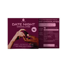 Ciocolată neagră afrodisiacă unisex THE OH COLLECTIVE Date Night Chocolates, 4 cărți de joc incluse “Adevăr sau Provocare”, cu căpșuni, maca și cayenne, 50 g (maro)