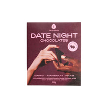 Ciocolată neagră afrodisiacă unisex THE OH COLLECTIVE Date Night Chocolates, 4 cărți de joc incluse “Adevăr sau Provocare”, cu căpșuni, maca și cayenne, 50 g (maro)